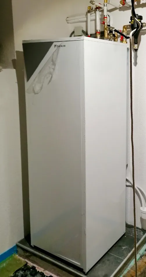Tepelné čerpadlo vzduch voda Daikin Altherma LT 11kW s chladením rodinný dom Tužina