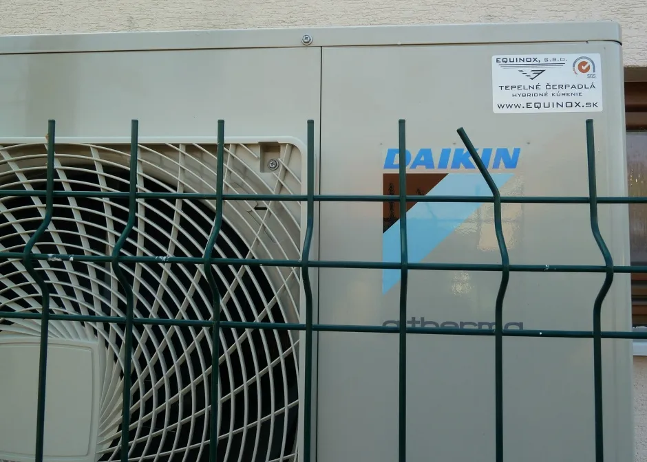Tepelné čerpadlo vzduch voda Daikin Altherma LT 11kW s chladením rodinný dom Veľké Zálužie