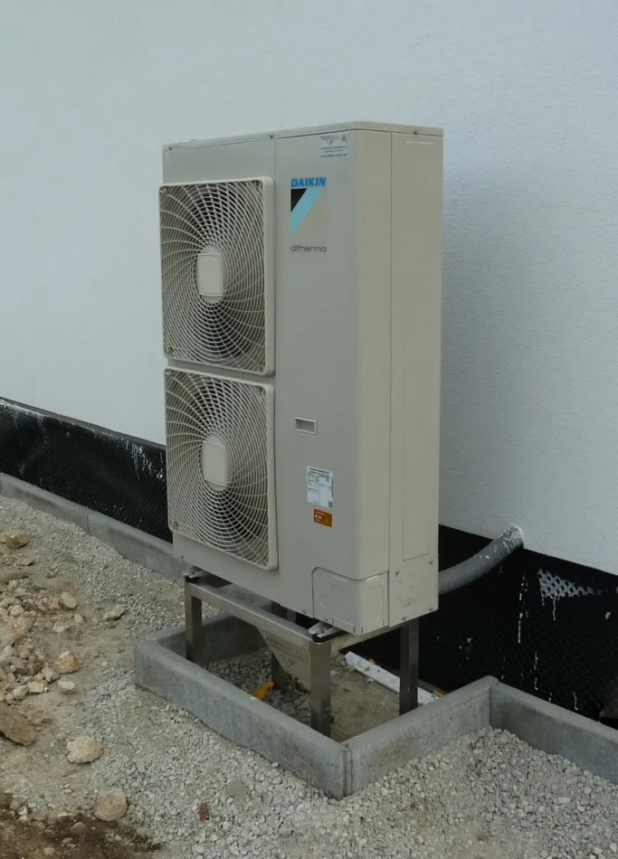 Tepelné čerpadlo vzduch voda Daikin Altherma LT 14kW rodinný dom Bešeňová