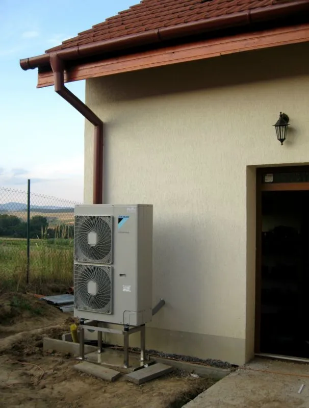 Tepelné čerpadlo vzduch voda Daikin Altherma LT 14kW rodinný dom Hrašovík