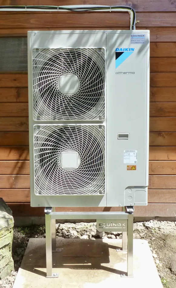 Tepelné čerpadlo vzduch voda Daikin Altherma LT 14kW rodinný dom Hruštín