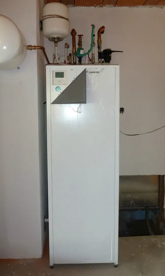 Tepelné čerpadlo vzduch voda Daikin Altherma LT 14kW rodinný dom Skliarovo