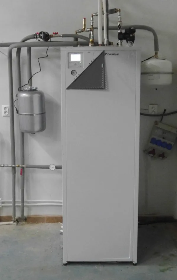 Tepelné čerpadlo vzduch voda Daikin Altherma LT 14kW s chladením rodinný dom Cabaj - Čápor