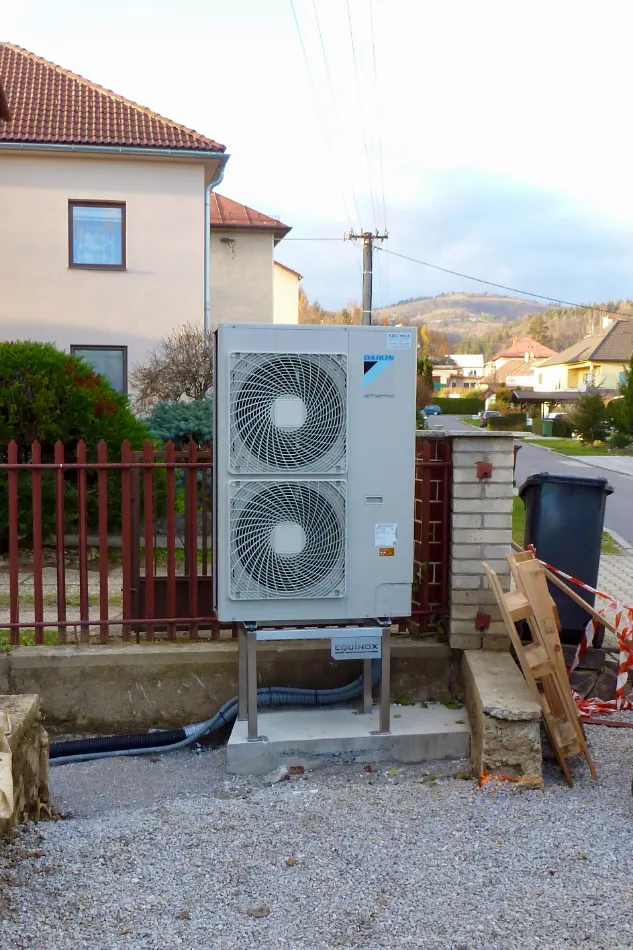Tepelné čerpadlo vzduch voda Daikin Altherma LT 14kW s chladením rodinný dom Nemce