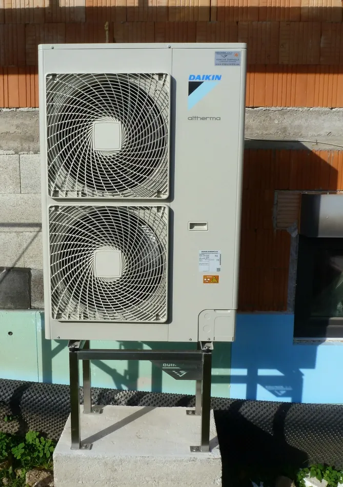 Tepelné čerpadlo vzduch voda Daikin Altherma LT 14kW s chladením rodinný dom Očová