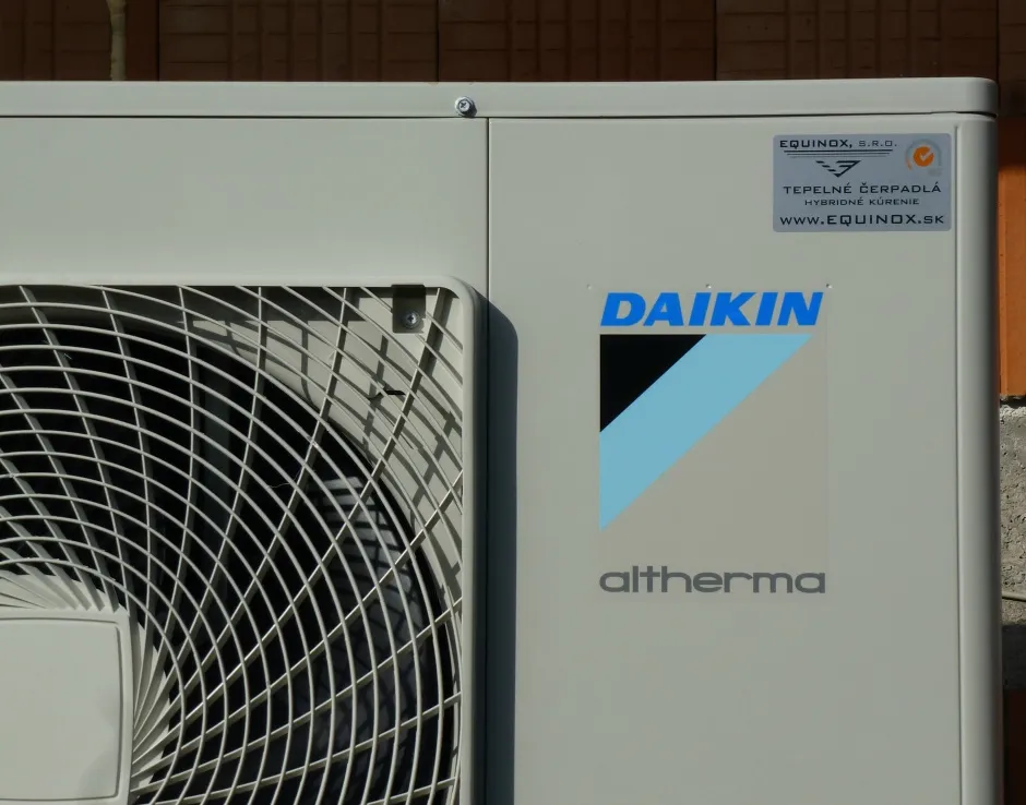 Tepelné čerpadlo vzduch voda Daikin Altherma LT 14kW s chladením rodinný dom Očová