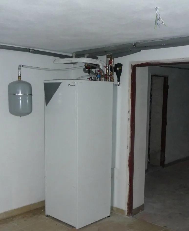 Tepelné čerpadlo vzduch voda Daikin Altherma LT 14kW s chladením rodinný dom Poniky
