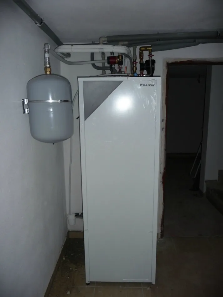 Tepelné čerpadlo vzduch voda Daikin Altherma LT 14kW s chladením rodinný dom Poniky