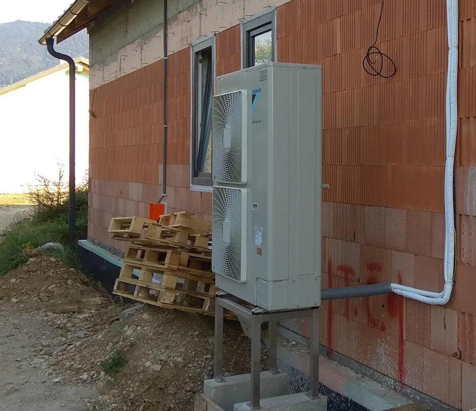 Tepelné čerpadlo vzduch voda Daikin Altherma LT 14kW s chladením rodinný dom Varín
