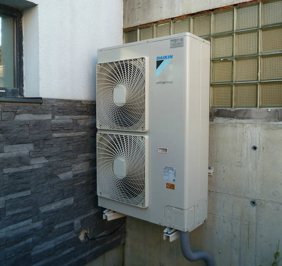 Tepelné čerpadlo vzduch voda Daikin Altherma LT 16kW s chladením administratívna budova BB