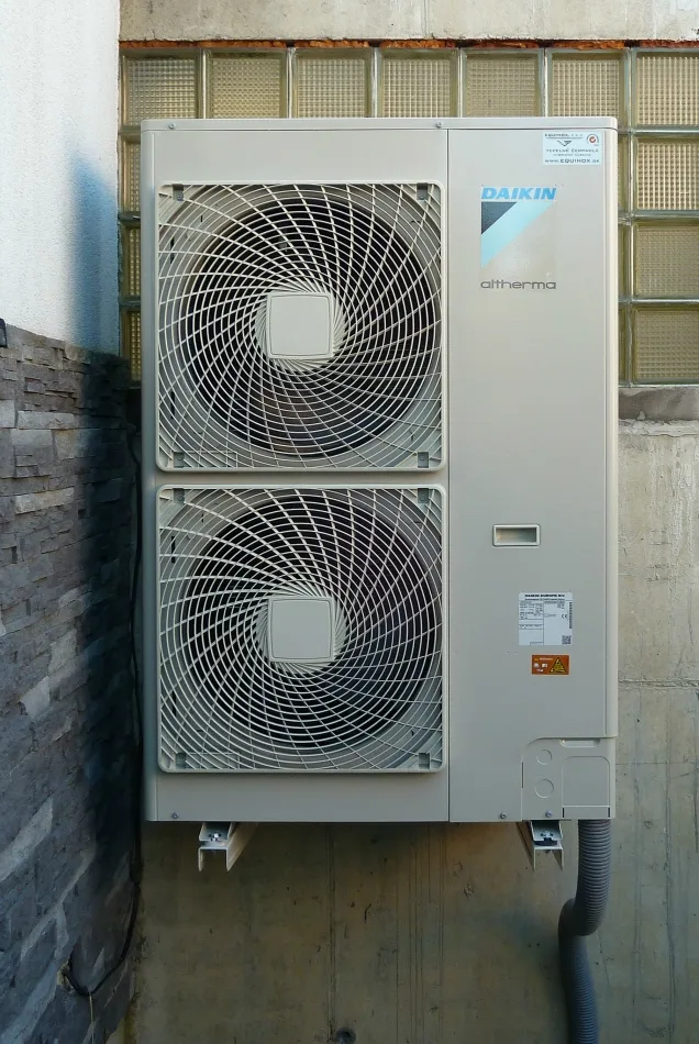 Tepelné čerpadlo vzduch voda Daikin Altherma LT 16kW s chladením administratívna budova BB