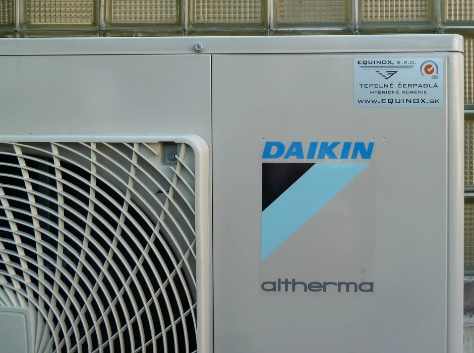 Tepelné čerpadlo vzduch voda Daikin Altherma LT 16kW s chladením administratívna budova BB