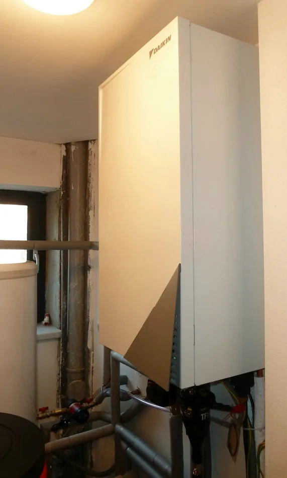 Tepelné čerpadlo vzduch voda Daikin Altherma LT 16kW s chladením administratívna budova BB