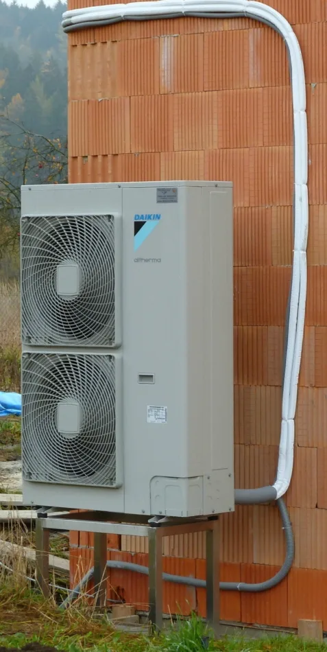 Tepelné čerpadlo vzduch voda Daikin Altherma LT 16kW s chladením komerčný objekt Petrovice