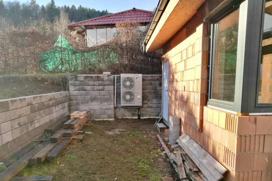 Tepelné čerpadlo vzduch voda Daikin Altherma LT 16kW s chladením rodinný dom Badín