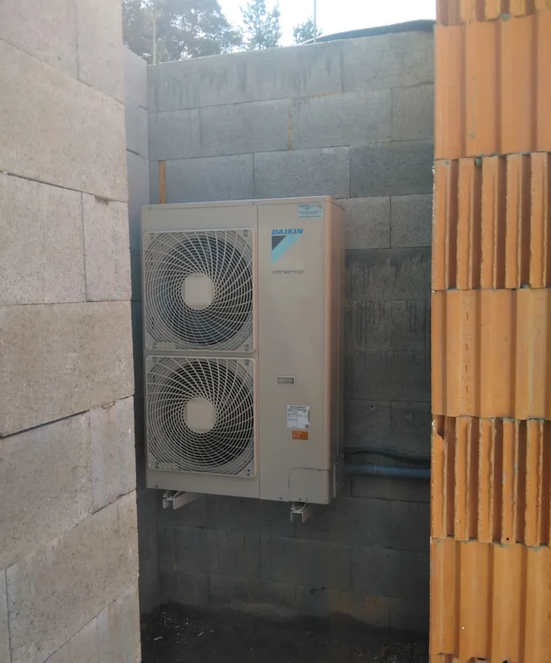 Tepelné čerpadlo vzduch voda Daikin Altherma LT 16kW s chladením rodinný dom Fiľakovo