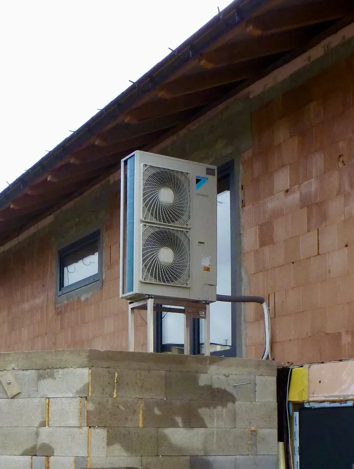 Tepelné čerpadlo vzduch voda Daikin Altherma LT 1kW rodinný dom Oravské Veselé