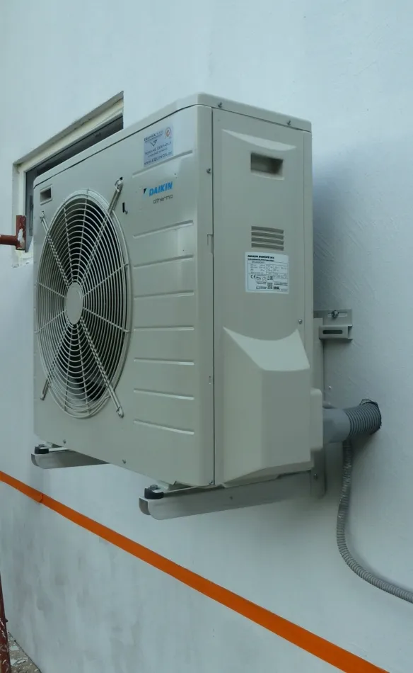 Tepelné čerpadlo vzduch voda Daikin Altherma LT 6kW rodinný dom Redl