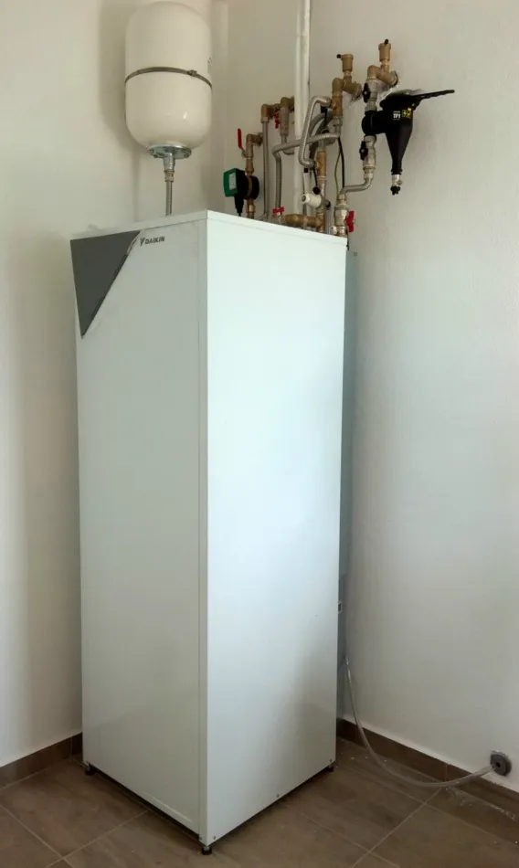 Tepelné čerpadlo vzduch voda Daikin Altherma LT 6kW s chladením rod. dom Untersiebenbrunn