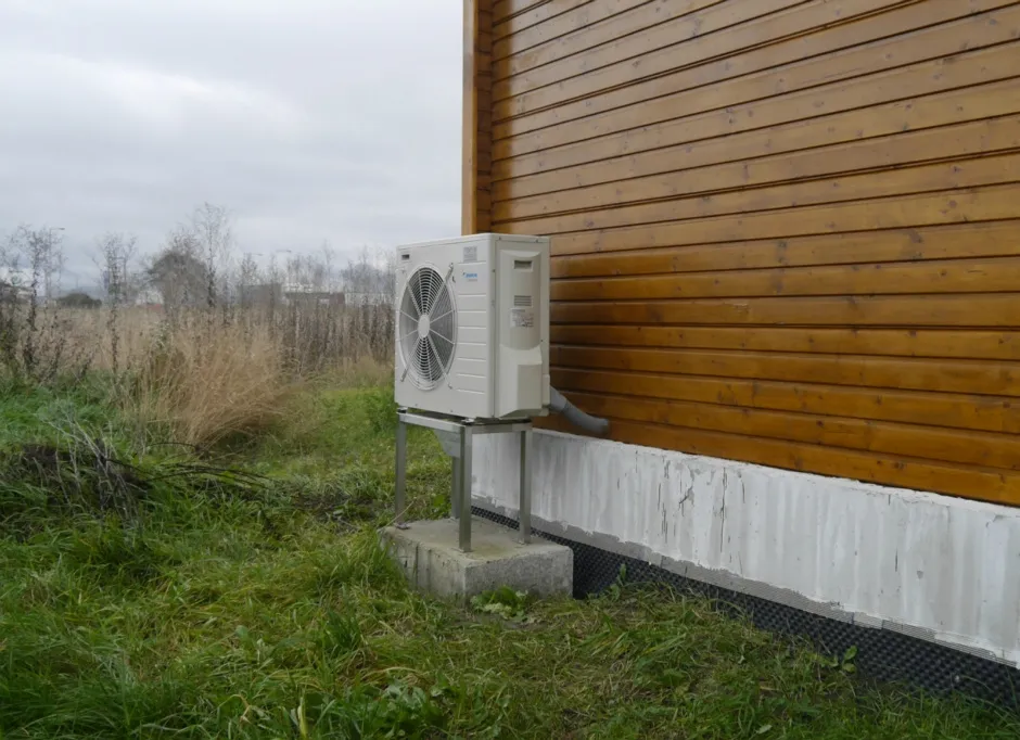 Tepelné čerpadlo vzduch voda Daikin Altherma LT 6kW s chladením rod.dom Košťany nad Turcom