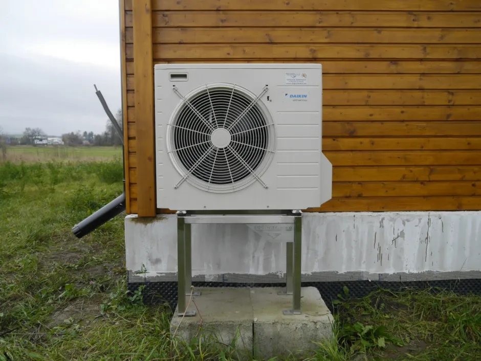 Tepelné čerpadlo vzduch voda Daikin Altherma LT 6kW s chladením rod.dom Košťany nad Turcom