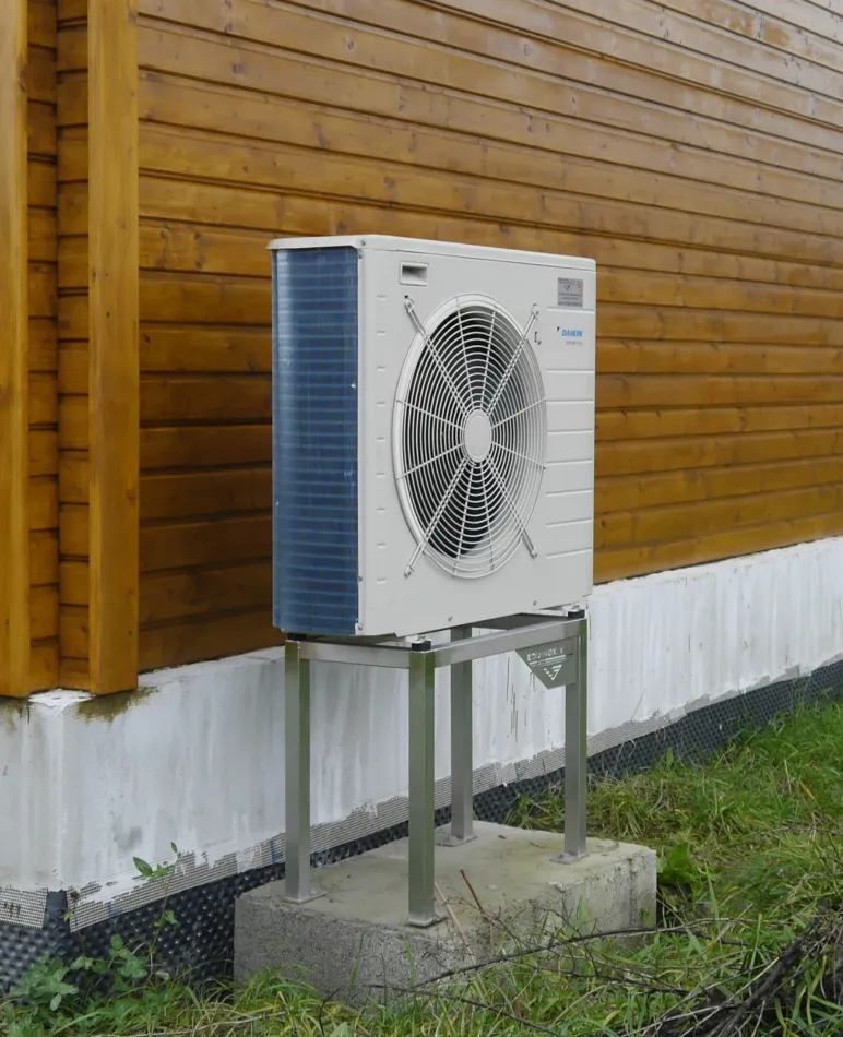 Tepelné čerpadlo vzduch voda Daikin Altherma LT 6kW s chladením rod.dom Košťany nad Turcom