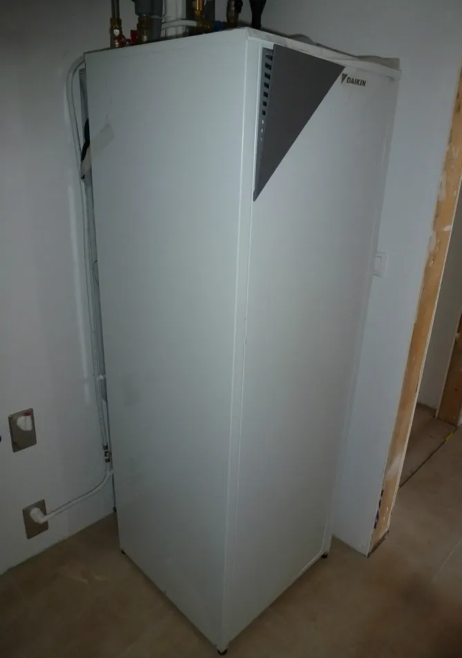 Tepelné čerpadlo vzduch voda Daikin Altherma LT 6kW s chladením rodinný dom Babiná