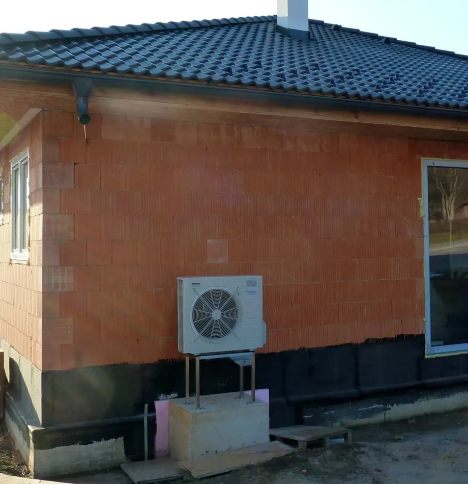 Tepelné čerpadlo vzduch voda Daikin Altherma LT 6kW s chladením rodinný dom Priechod