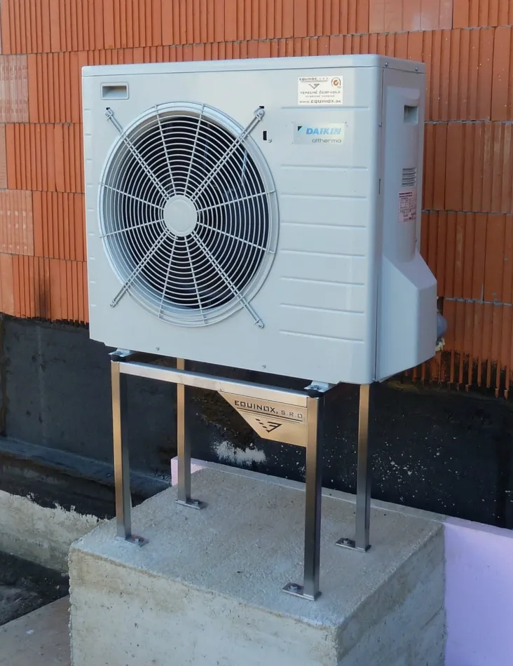 Tepelné čerpadlo vzduch voda Daikin Altherma LT 6kW s chladením rodinný dom Priechod