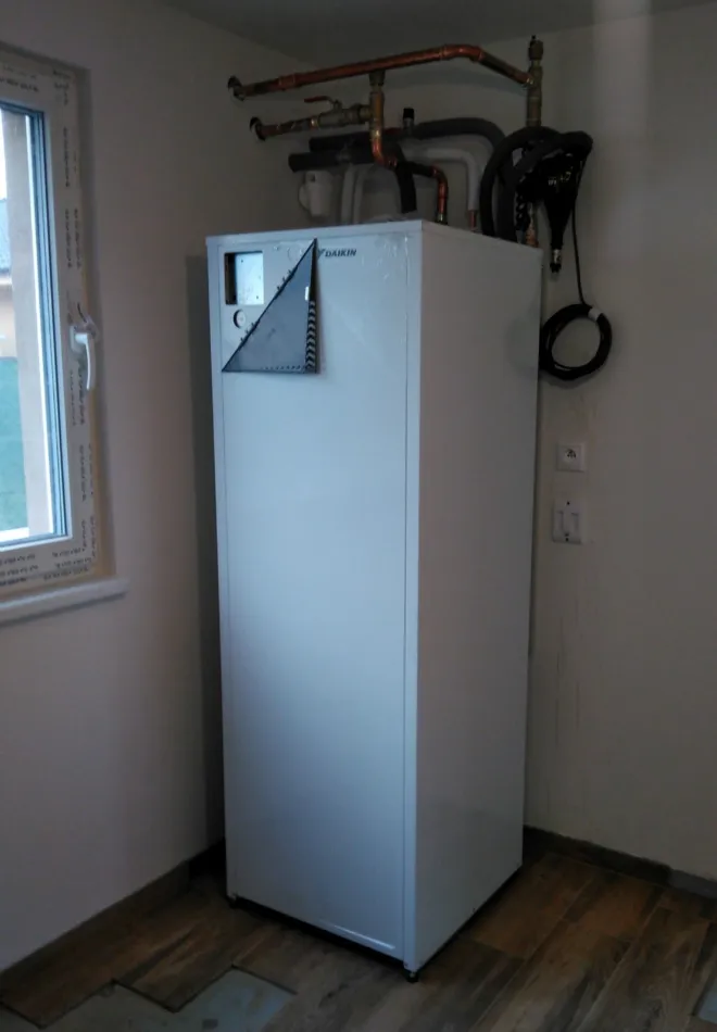 Tepelné čerpadlo vzduch voda Daikin Altherma LT 6kW s chladením rodinný dom Slovenský Grob
