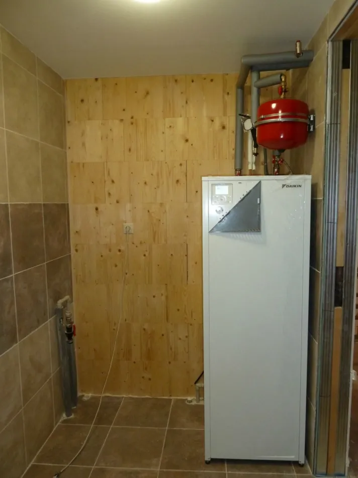 Tepelné čerpadlo vzduch voda Daikin Altherma LT 6kW s chladením rodinný dom Tajov