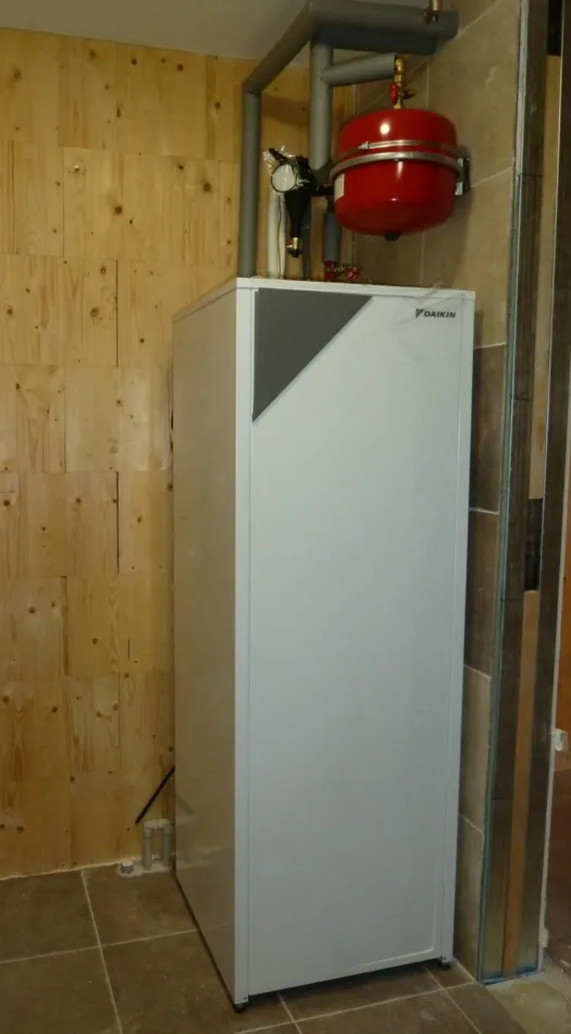 Tepelné čerpadlo vzduch voda Daikin Altherma LT 6kW s chladením rodinný dom Tajov