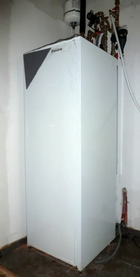 Tepelné čerpadlo vzduch voda Daikin Altherma LT 6kW s chladením rodinný dom Tomášov