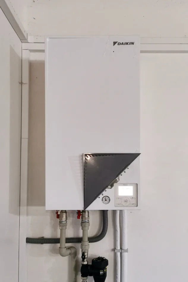 Tepelné čerpadlo vzduch voda Daikin Altherma LT 8kW autoservis Očová