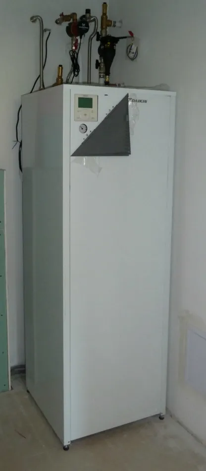 Tepelné čerpadlo vzduch voda Daikin Altherma LT 8kW rodinný dom Bečov