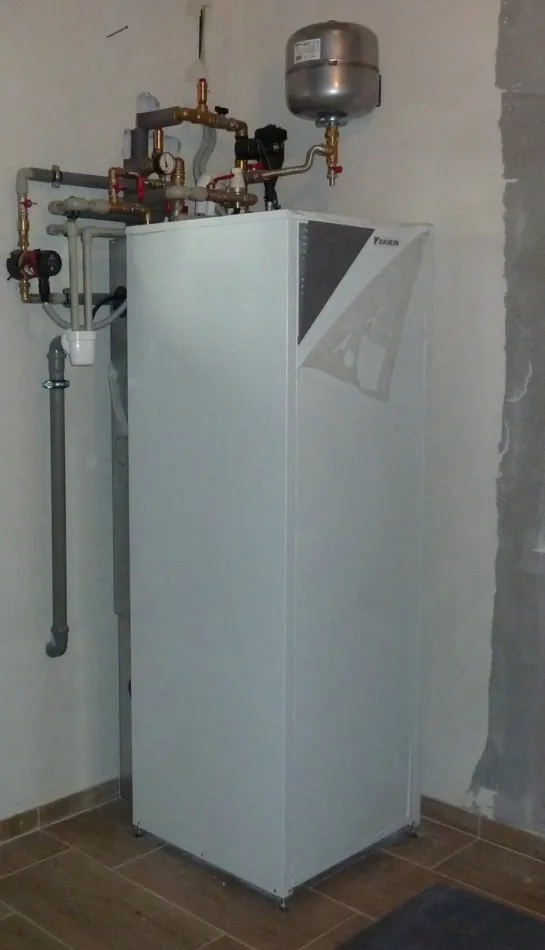 Tepelné čerpadlo vzduch voda Daikin Altherma LT 8kW rodinný dom Belža