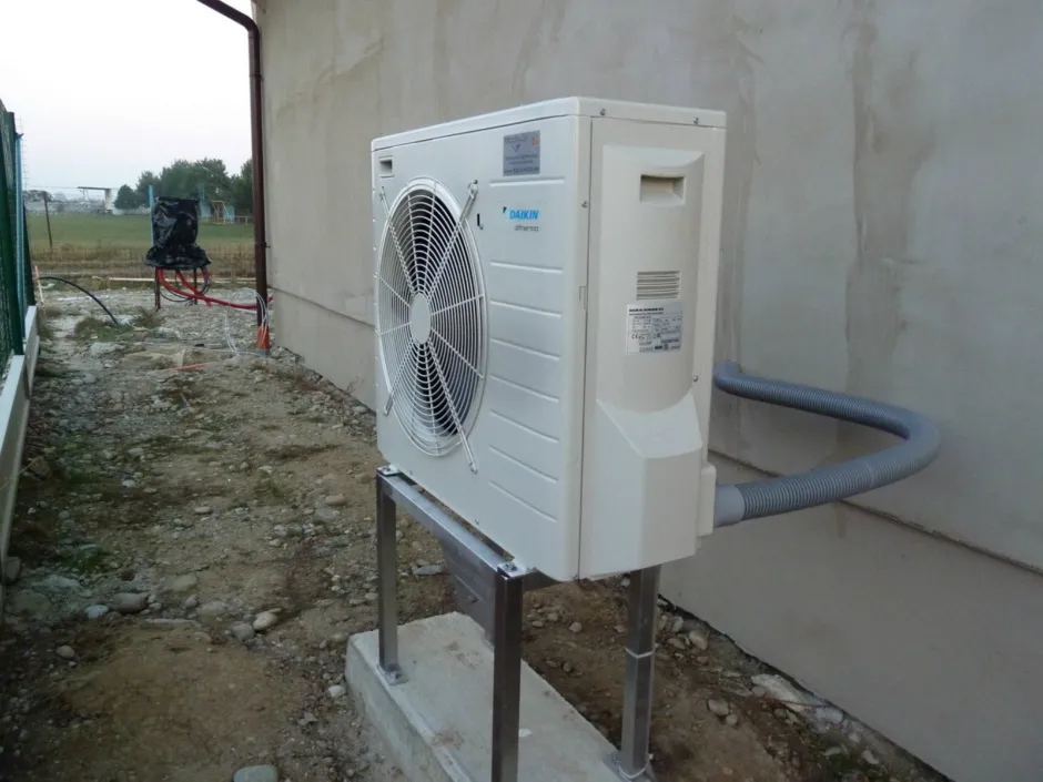 Tepelné čerpadlo vzduch voda Daikin Altherma LT 8kW rodinný dom Bolešov