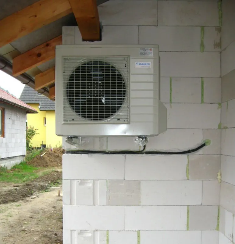 Tepelné čerpadlo vzduch voda Daikin Altherma LT 8kW rodinný dom Dolná Breznica 2
