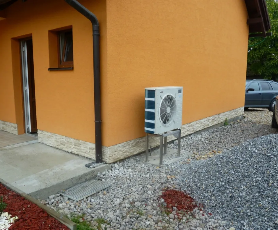 Tepelné čerpadlo vzduch voda Daikin Altherma LT 8kW rodinný dom Hrochoť