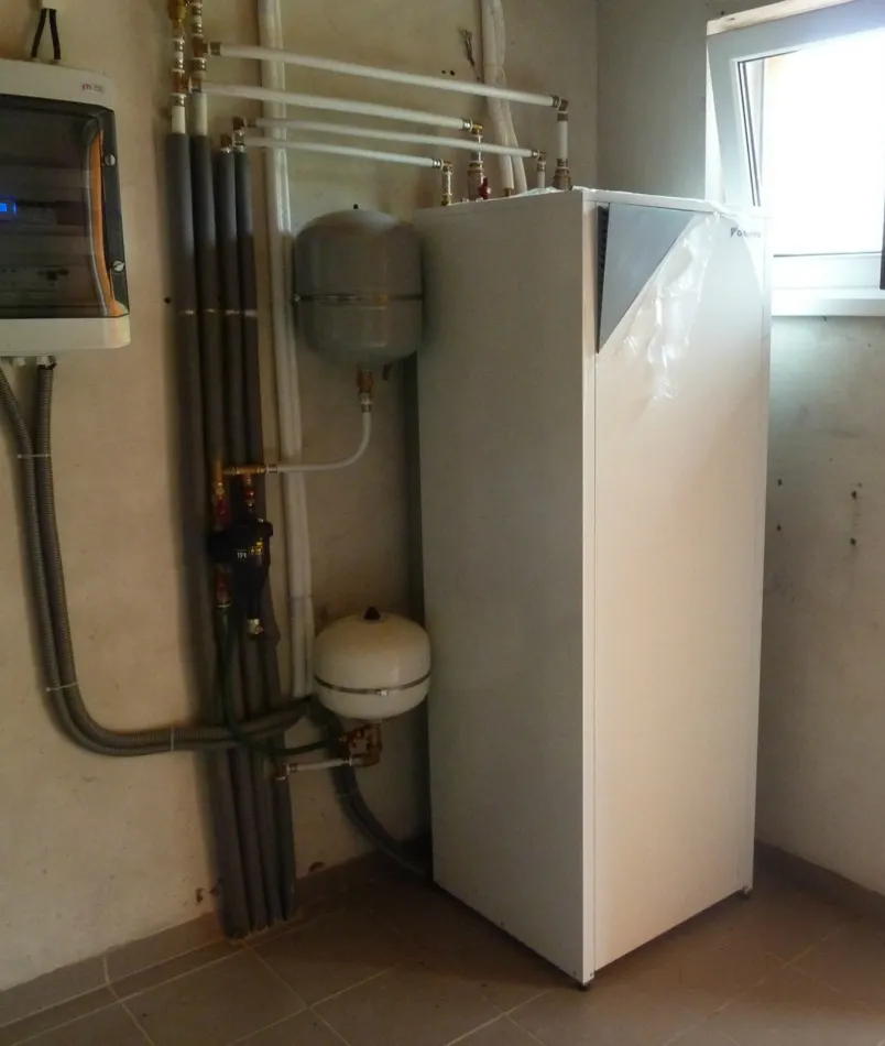 Tepelné čerpadlo vzduch voda Daikin Altherma LT 8kW rodinný dom Hrochoť