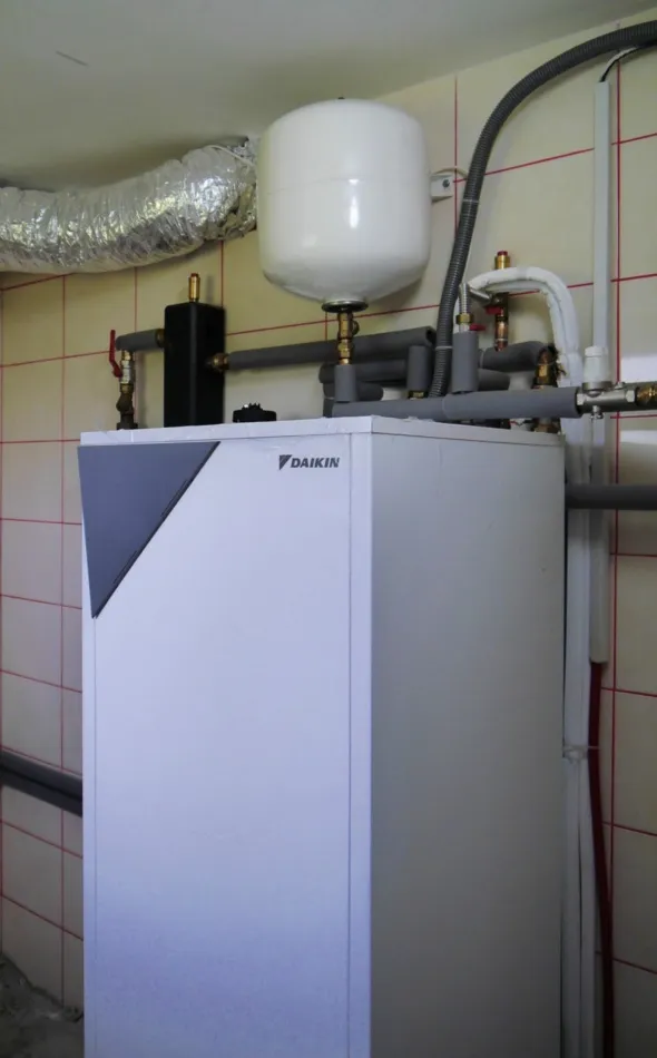 Tepelné čerpadlo vzduch voda Daikin Altherma LT 8kW rodinný dom Liesek