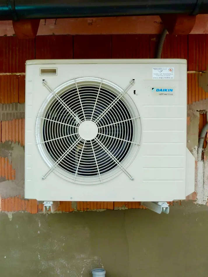 Tepelné čerpadlo vzduch voda Daikin Altherma LT 8kW rodinný dom Lupoč