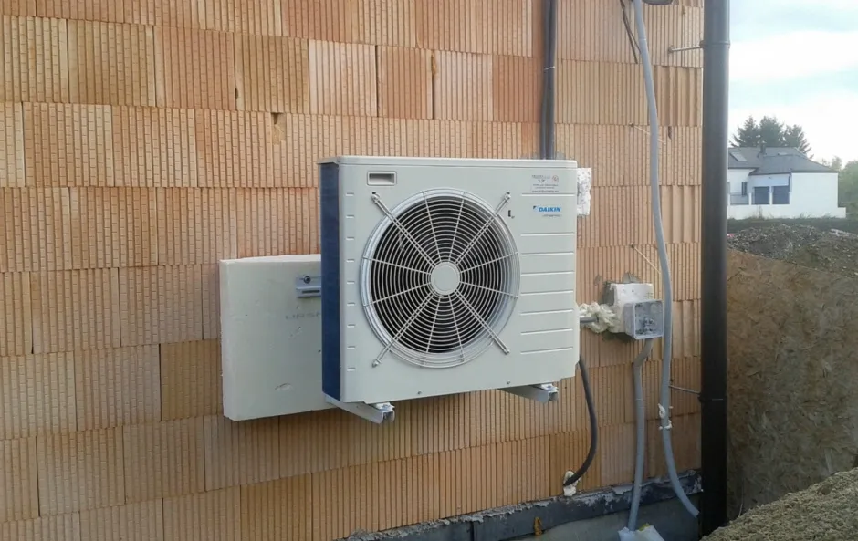 Tepelné čerpadlo vzduch voda Daikin Altherma LT 8kW rodinný dom Pama