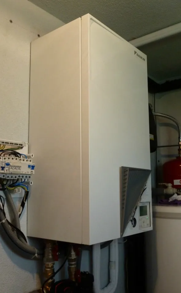 Tepelné čerpadlo vzduch voda Daikin Altherma LT 8kW rodinný dom Podkriváň