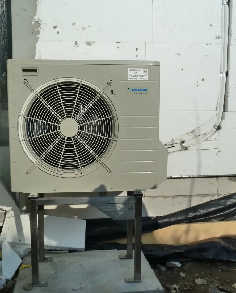 Tepelné čerpadlo vzduch voda Daikin Altherma LT 8kW rodinný dom Podunajské Biskupice