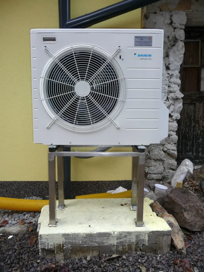 Tepelné čerpadlo vzduch voda Daikin Altherma LT 8kW rodinný dom Vyhne