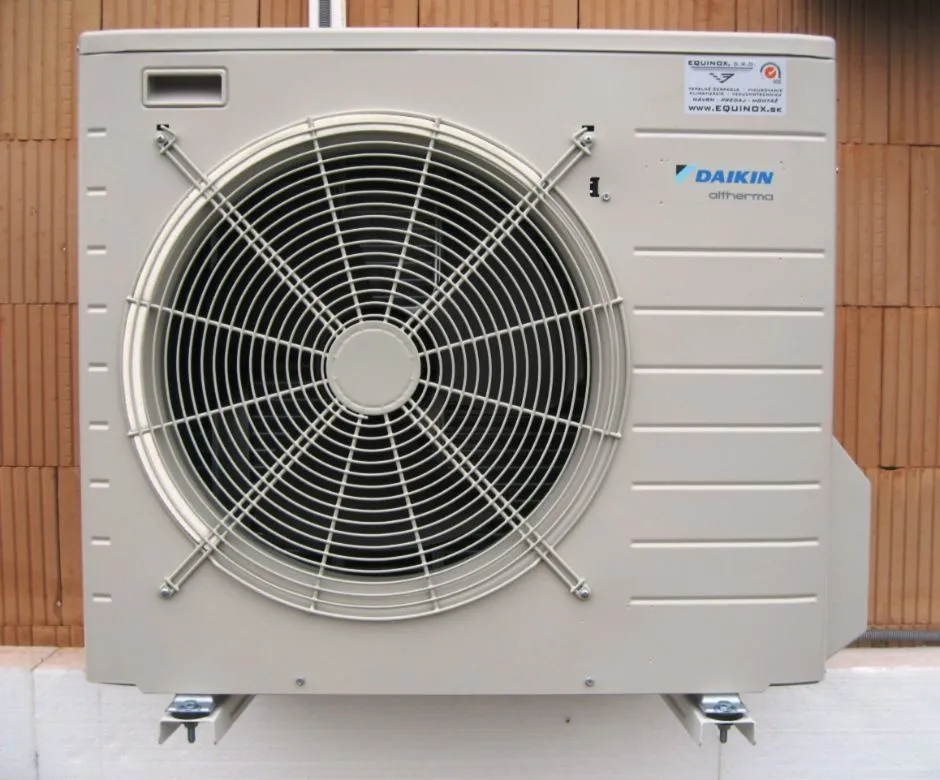 Tepelné čerpadlo vzduch voda Daikin Altherma LT 8kW s chladením fan coil nástenný rodinný dom Čakany1