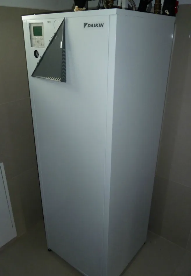 Tepelné čerpadlo vzduch voda Daikin Altherma LT 8kW s chladením fan coil rodinný dom Rovinka