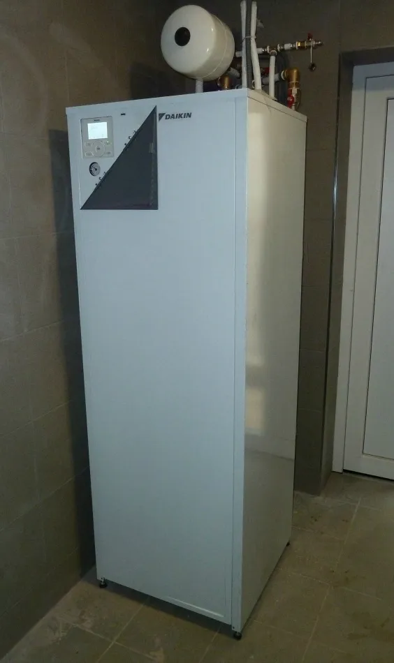 Tepelné čerpadlo vzduch voda Daikin Altherma LT 8kW s chladením RD Trenčianske Jastrabie