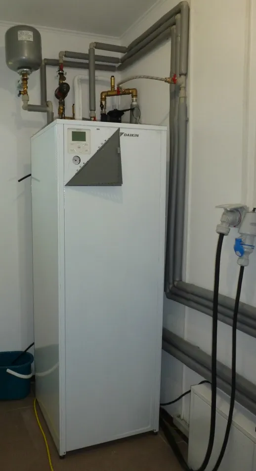 Tepelné čerpadlo vzduch voda Daikin Altherma LT 8kW s chladením rod. dom Ivanka pri Nitre